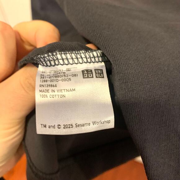 Uniqlo Sesame Street Big Bird Oscar the Grouch UT Graphic T-Shirt in Dark Gray - Picture 8 of 9